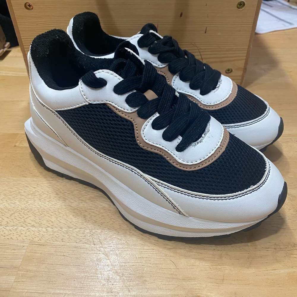 Jelly Pop Platform Sneakers - Black & White | Size 6.5 - Picture 2 of 5